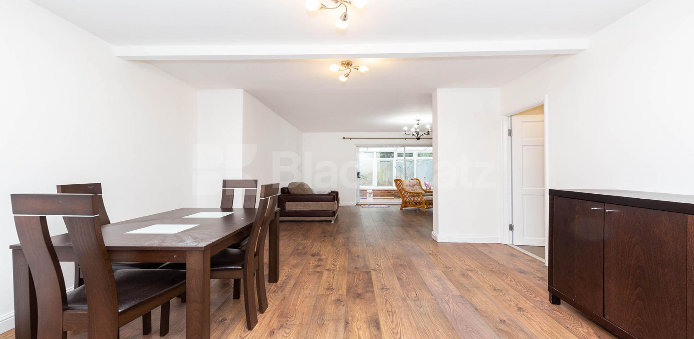 			3 Bedroom, 2 bath, 2 reception Apartment			 Summers Lane, North Finchley